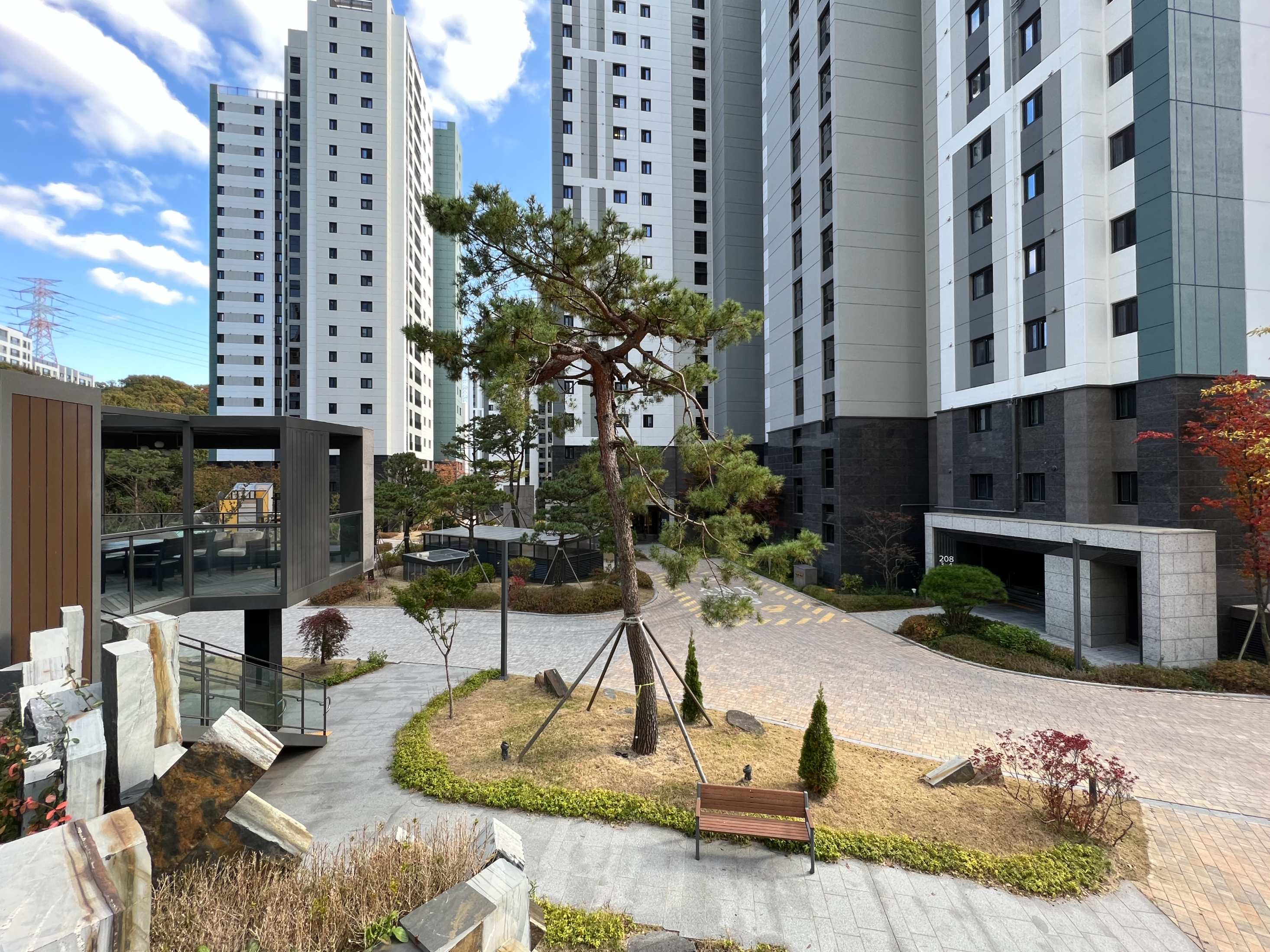 티 카페와 아파트의 전망