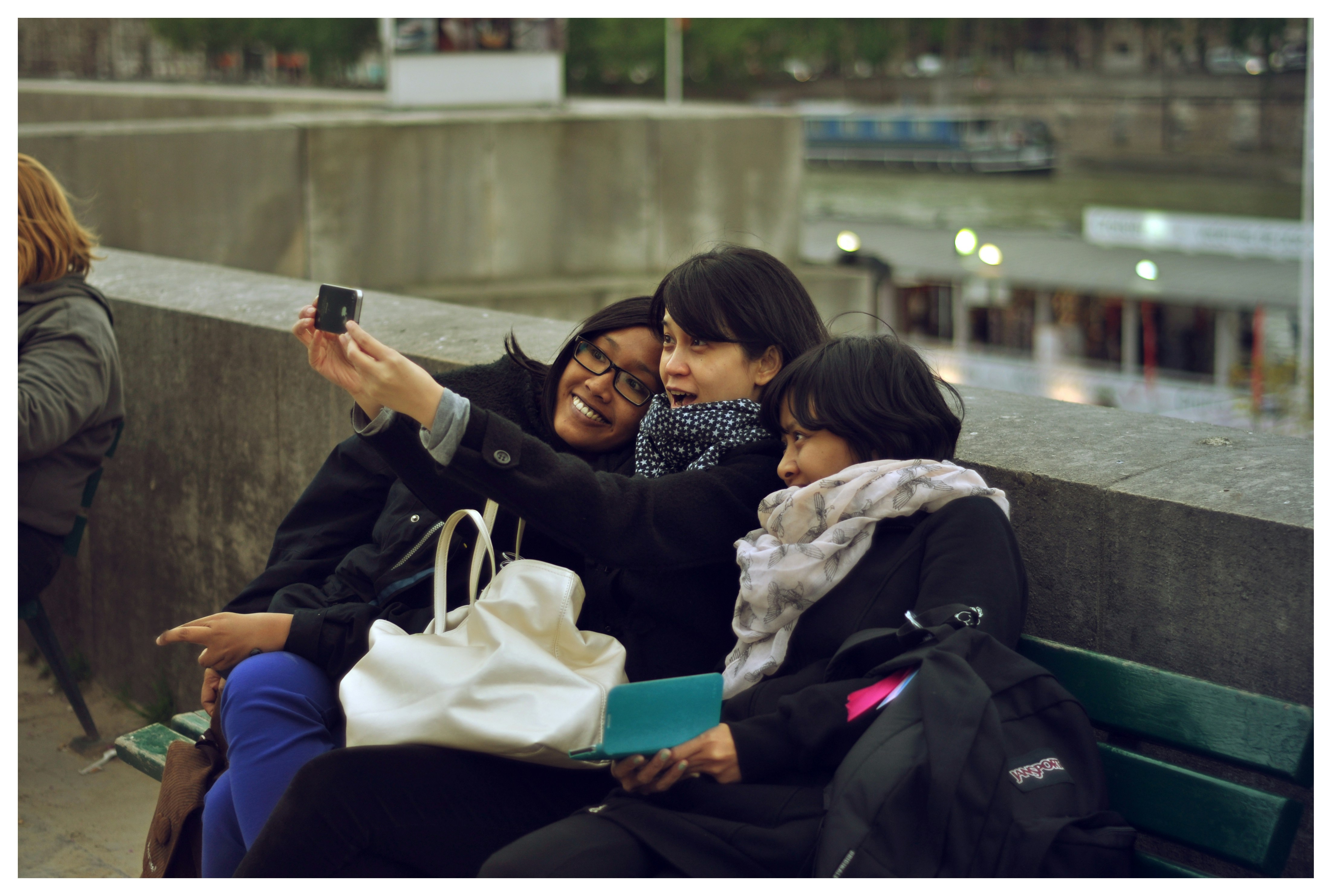 지금 뜨는 여행 메이트