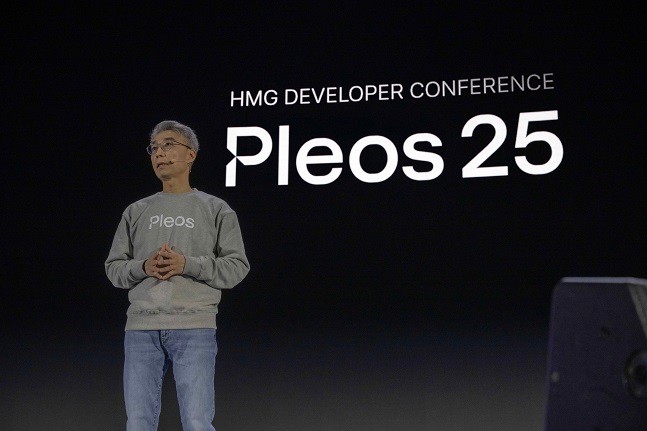 28일 서울 코엑스에서 열린 개발자 콘퍼런스 'Pleos 25'에서 송창현 현대차∙기아 AVP본부장 사장이 키노트 발표를 하고 있다.