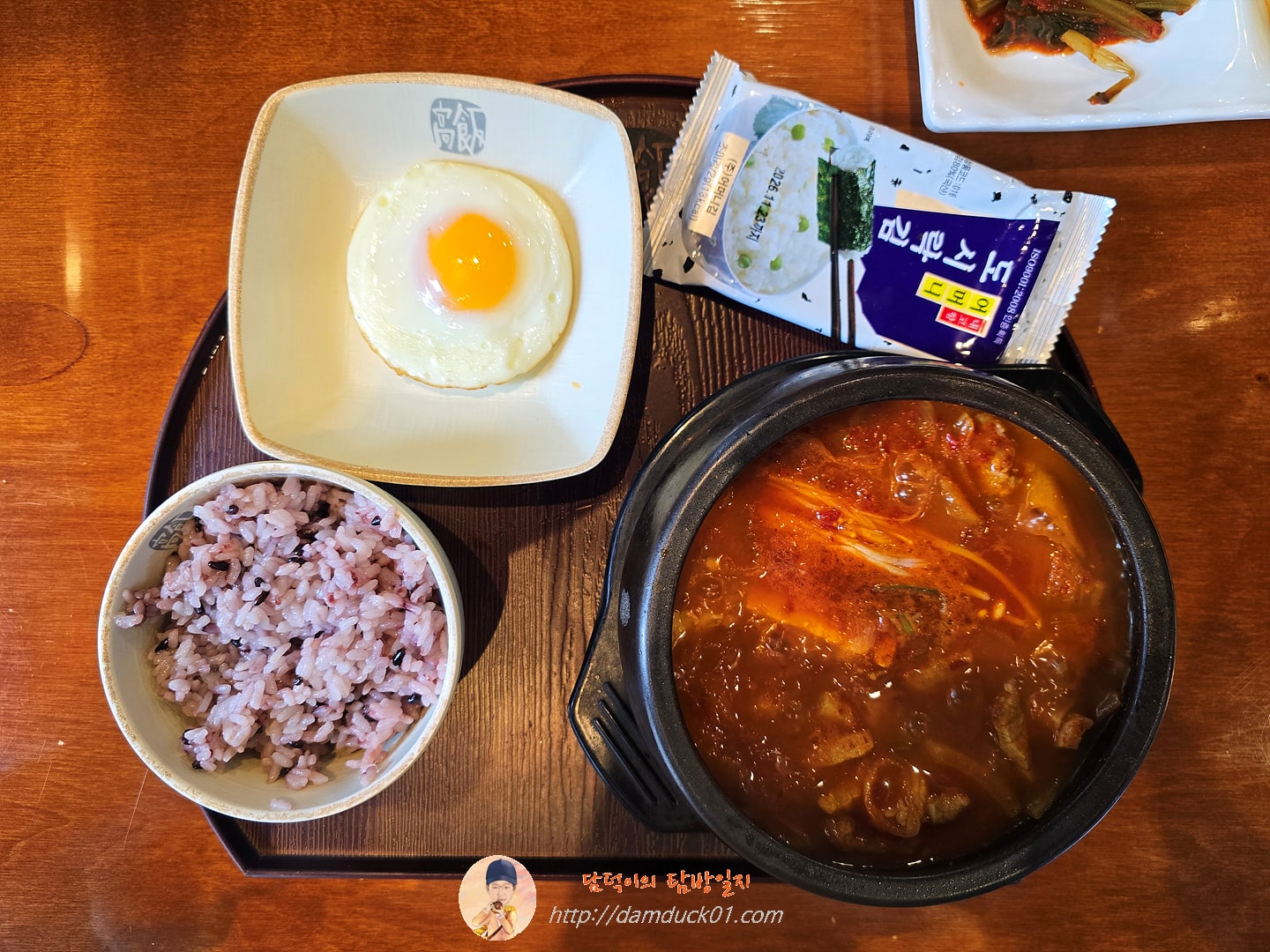 찌개정식(고기듬뿍김치찌개)