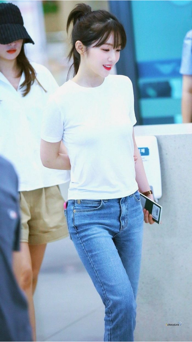 흰티에 청바지 아이린