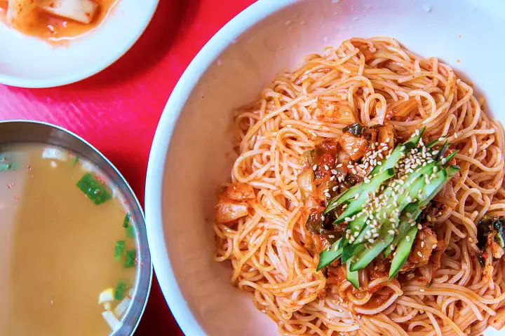 식객 허영만 백반기행 180회 반효정 편 비빔국수 60년 전통 노포 잔치국수 토렴 국수 보령 맛집 소개