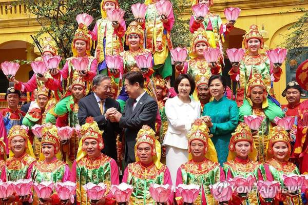 이 대통령 탕롱황성 친교 행사와 태극기 패션 외교의 핵심 정리: 베트남 순방 마무리