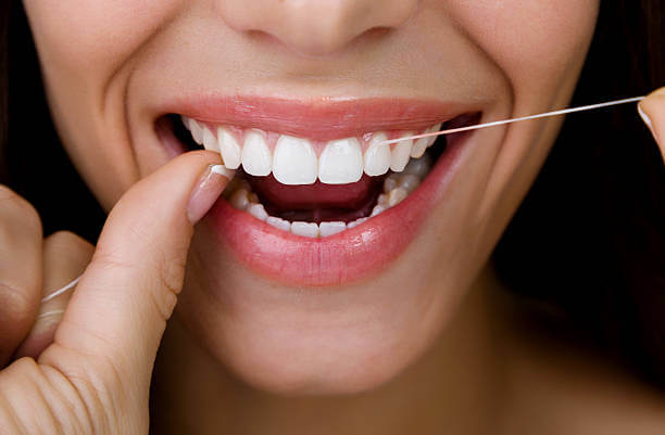 잇몸 내려앉음 증상&amp;#44; 원인과 진행과정. 잇몸 건강은 우리 전체 건강과 밀접한 관련이 있습니다. 하지만 잇몸 내려앉음은 많은 사람들이 경험하는 문제 중 하나입니다. 이번 블로그에서는 잇몸 내려앉음의 원인&amp;#44; 증상&amp;#44; 예방법&amp;#44; 치료법 등에 대해 쉽게 알아보도록 하겠습니다.