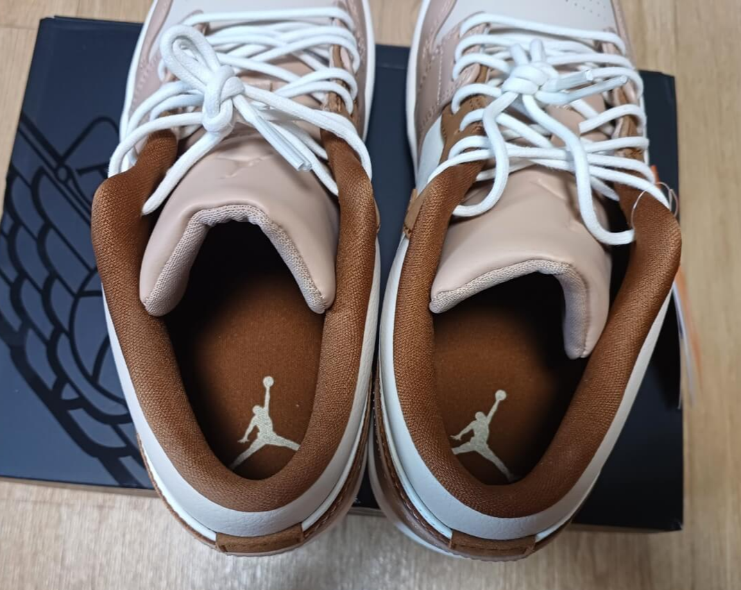 박스위에-올려져있는-나이키운동화-깔창확대