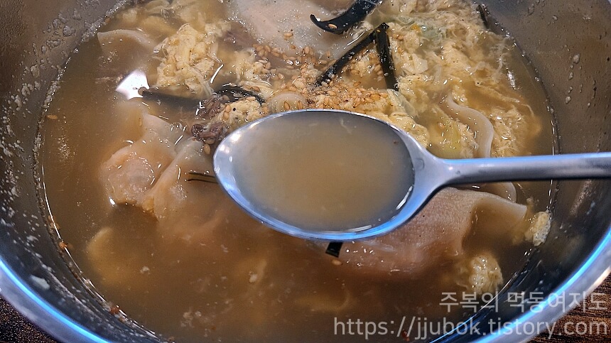 격이다른수제만두-만둣국-국물