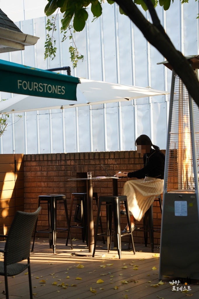 포스톤즈 커피 로스터스 마당