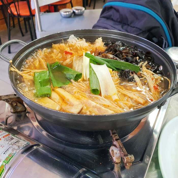 떴다 GO 여사 더덕구이 모둠 버섯전골 산채 나물 정식 맛집