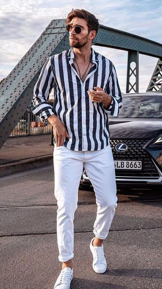 스트라이프 셔츠를 착용할 때는 컬러와 패턴의 비율