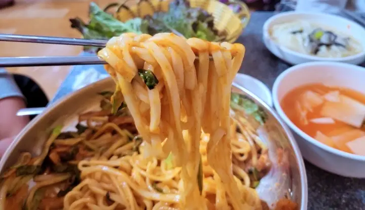 굿모닝대한민국라이브 보리밥 손칼국수 비빔 칼국수 추천 충남 공주 맛집 위치