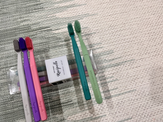 루치펠로와 로로벨 와와 칫솔 비교