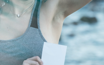 겨드랑이 땀 냄새 왜 이렇게 심할까?(+냄새 줄이는 방법)