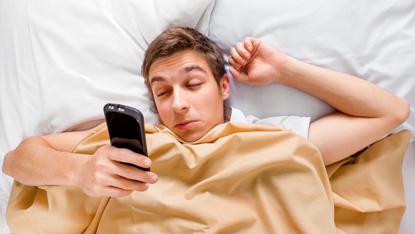 아침에 경제뉴스부터 보는 습관, 중년의 피로를 키울 수 있습니다