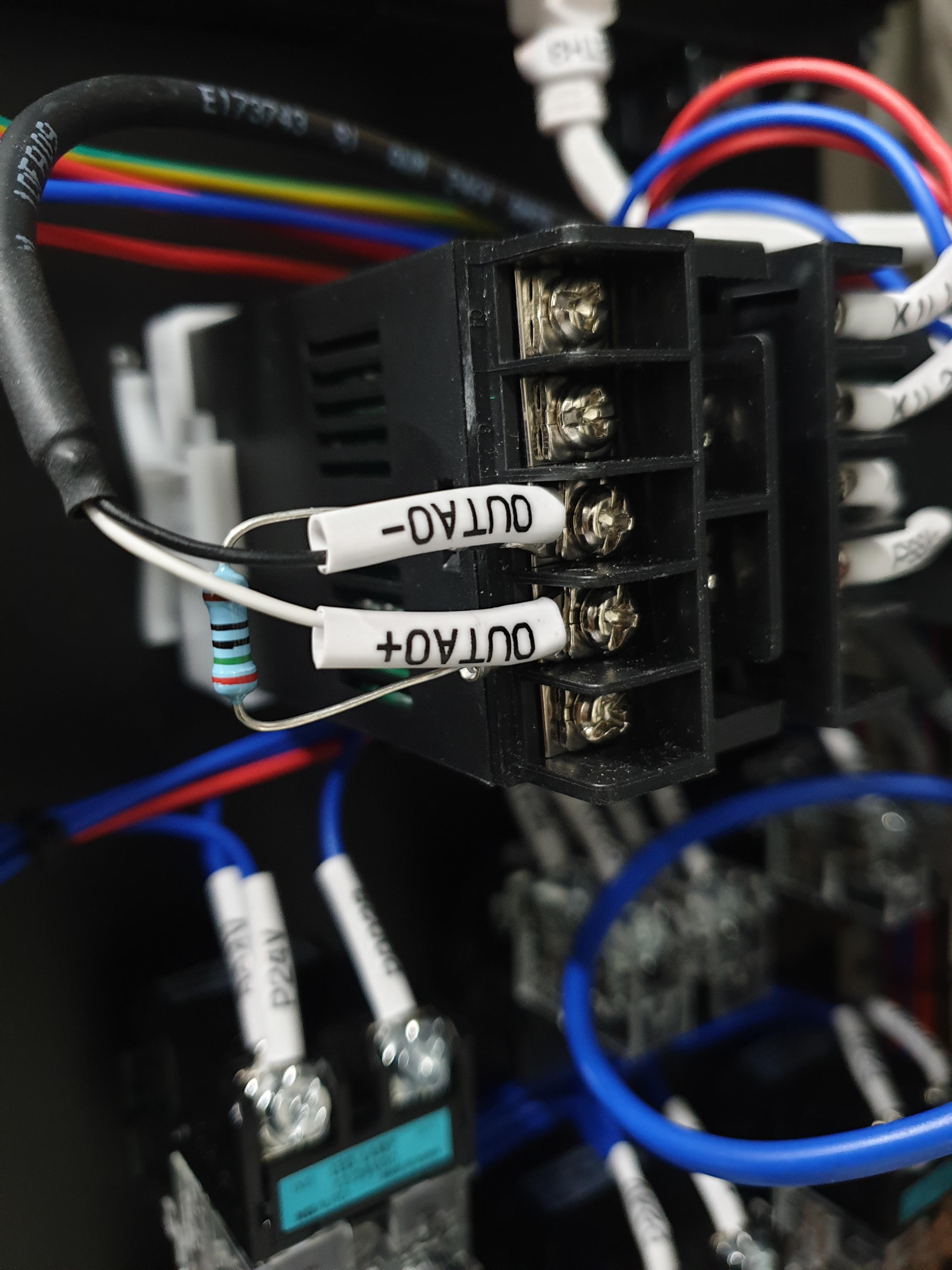 전류신호에 250옴 저항을 연결한 모습