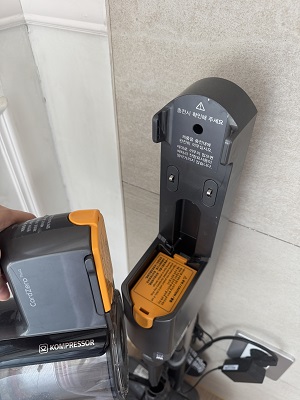 노란색 여유 배터리 보관 사진