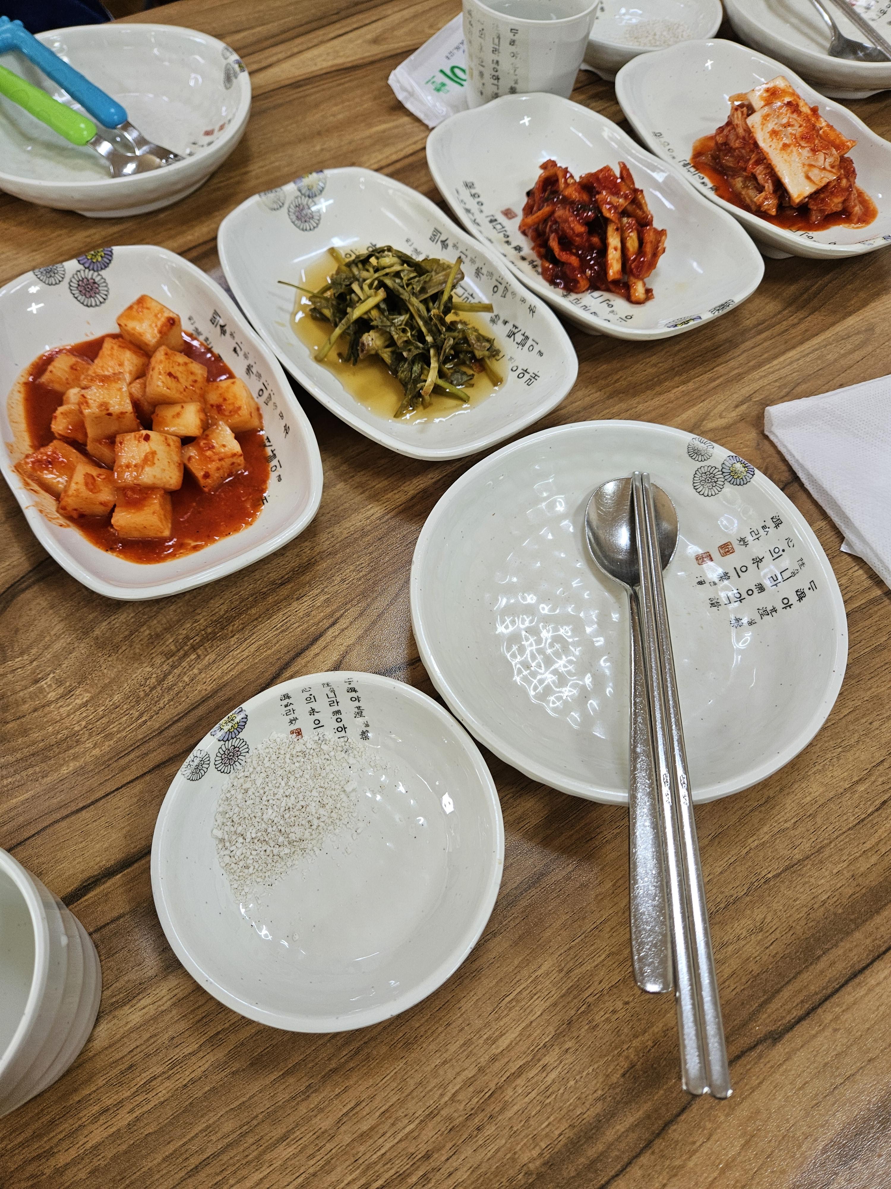 아일랜드 리솜 - 당진IC 도안동감나무집 - 평범한 상차림