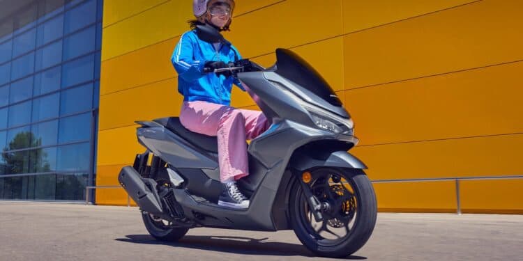 PCX와 NMAX 배달 비교 분석: 어떤 스쿠터가 더 효율적인가