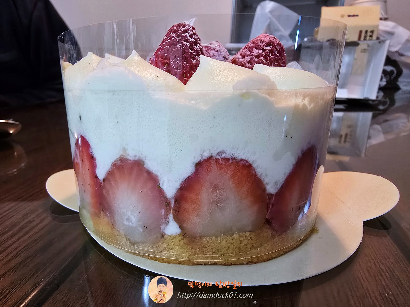 스타벅스 딸기 프레지에 케이크