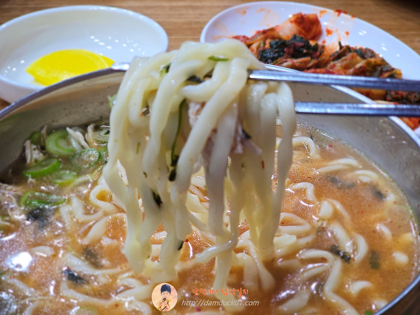 얼큰 닭칼국수