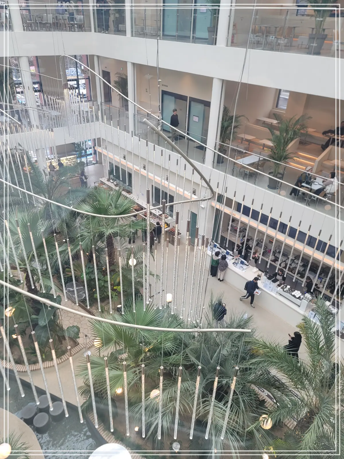 후탄-3층-정원-샹들리에