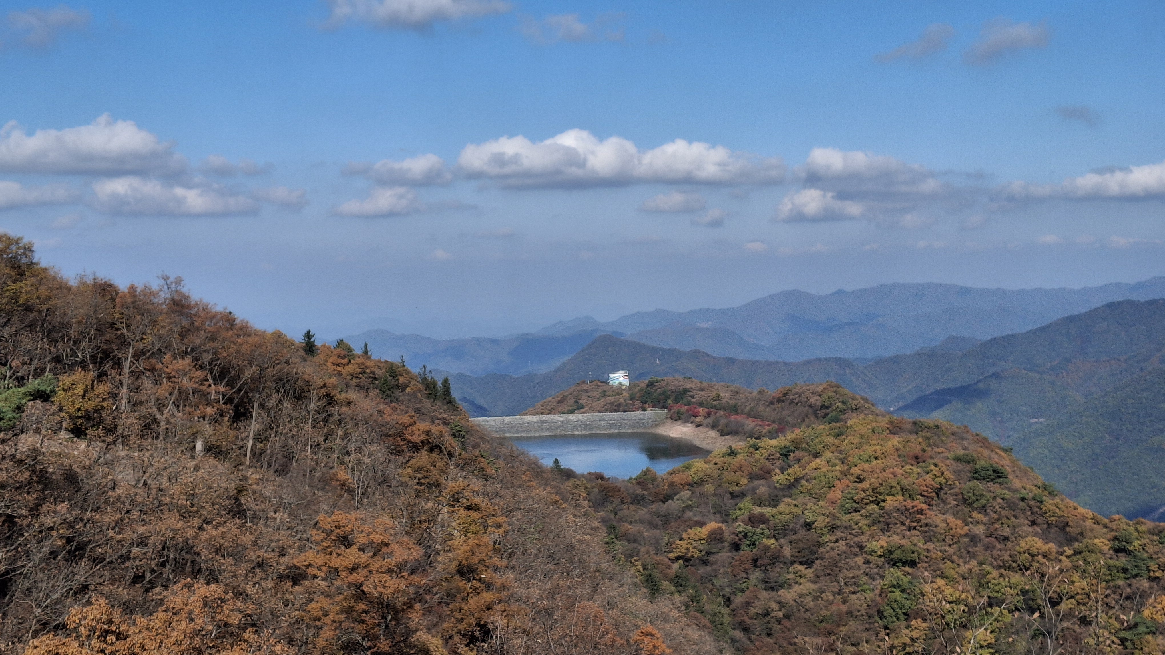 적상산에서 상부댐 조망