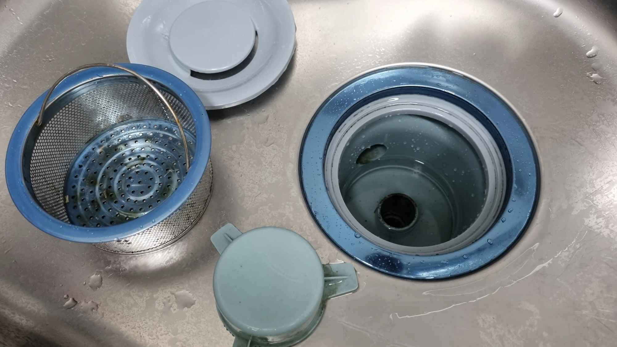 배수구 부속 모습