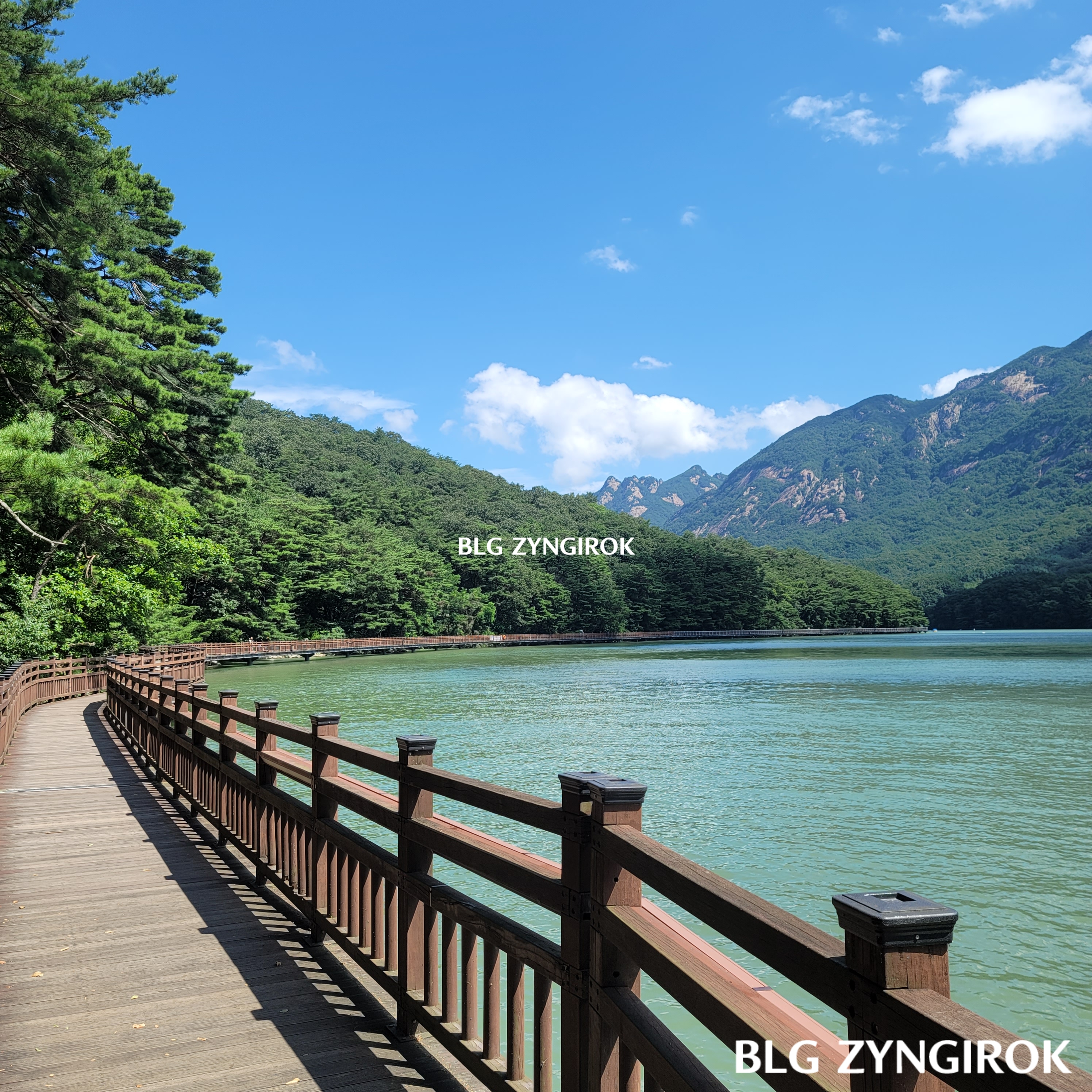 산정호수-수변코스-모습이다.