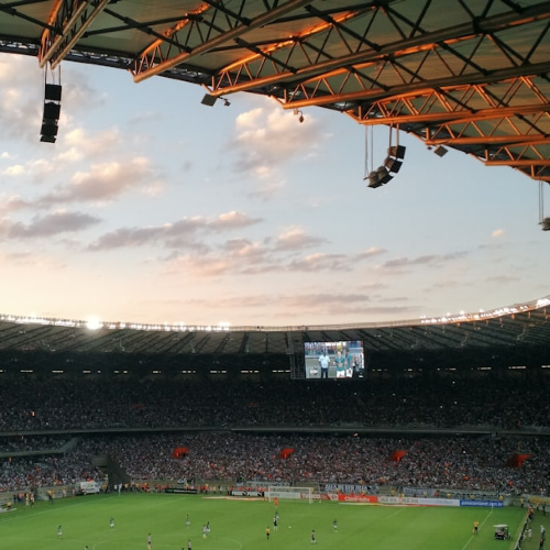 축구 경기장 내부 경기중인 모습