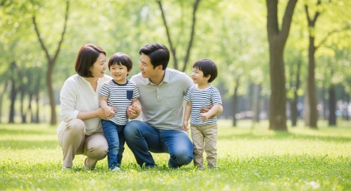공원에서 함께하는 가족의 모습