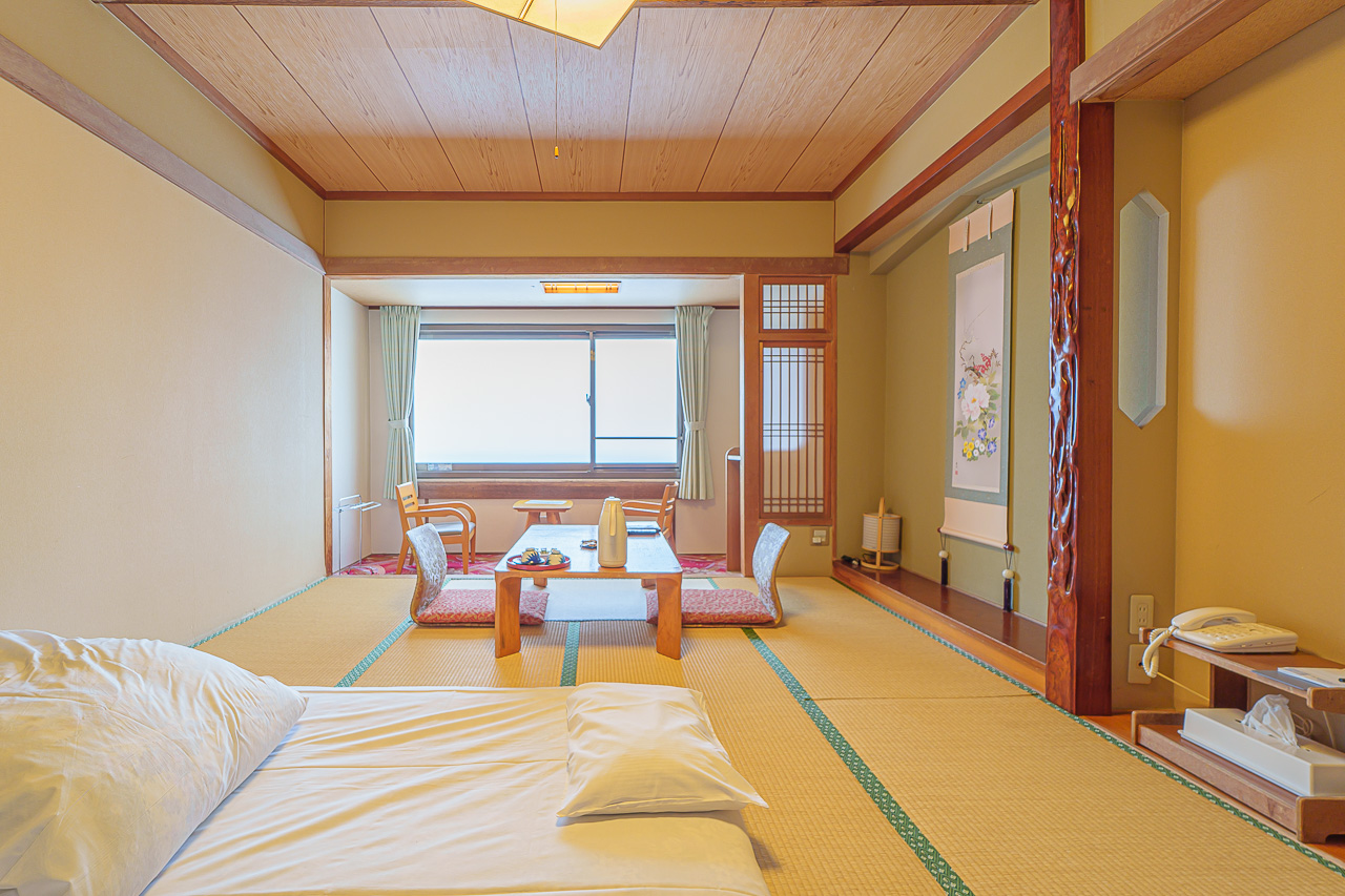 Toya Kanko Hotel: A Winter Lake View and Japanese Meals — original photograph 6