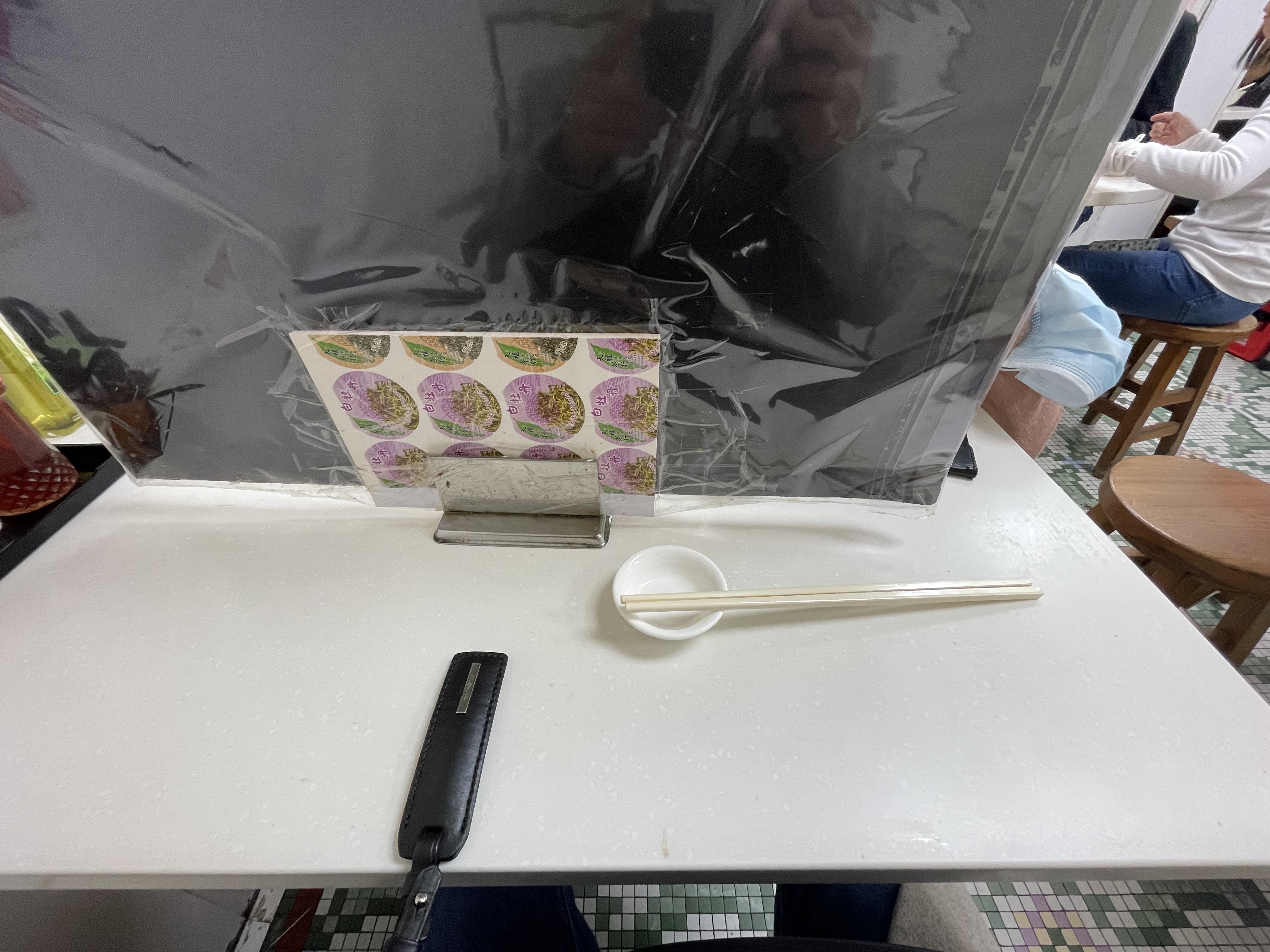 Mak Man Kee Noodle Shop 테이블