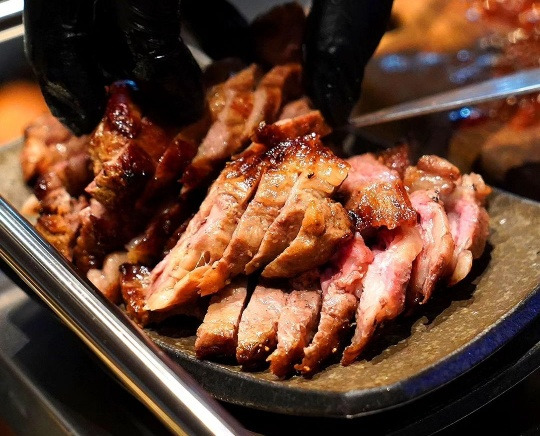 강남 흑돼지 '흑돼지대통령 칼국수대통령'