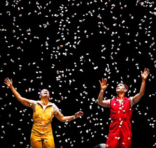 아크로부포스 - 에어플레이 공연 정보입니다. 넌버벌 퍼포먼스 그룹 아크로부포스의 대표작인 에어플레이가 국내에서 공연을 진행합니다. 아이들과 함께 보기에 너무 좋고 마법 같은 무대라서 더욱 기대작 입니다. 티켓 정보 잘 확인하시고 꼭 아이들과 함께하시기 바랍니다. 