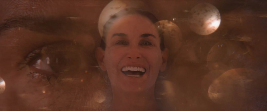 영화 '서브스턴스(The Substance)' 관람평 - 현대 사회의 외모 지상주의와 젊음에 대한 집착 풍자