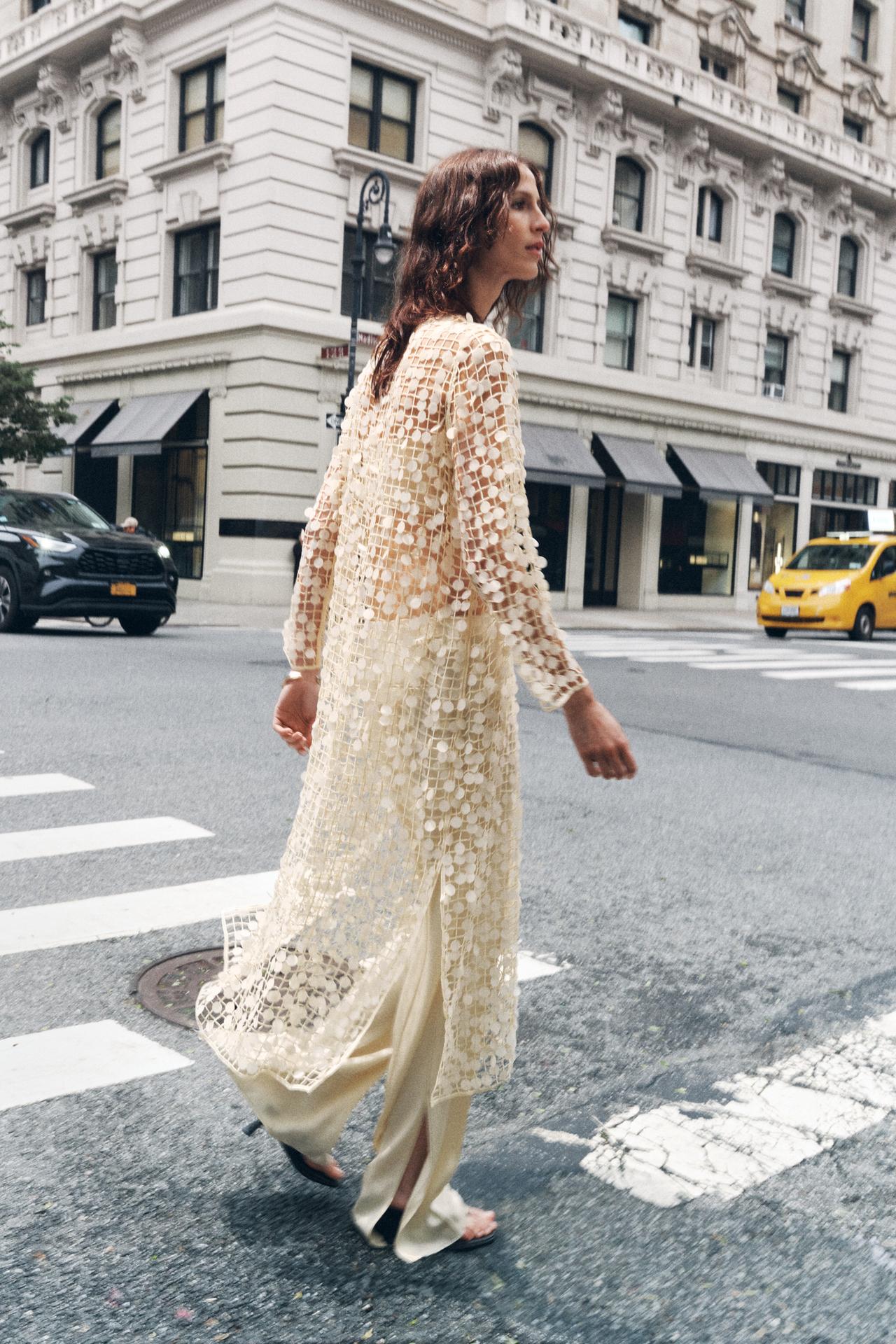 신민아 패션,신민아 스타일링,신민아 ZARA,루이비통 신민아,시퀸 드레스 추천,ZARA 신민아 룩,ZARA 실버 드레스,ZARA 시퀸 드레스,SPA 브랜드 대체템,셀럽 스타일 따라잡기