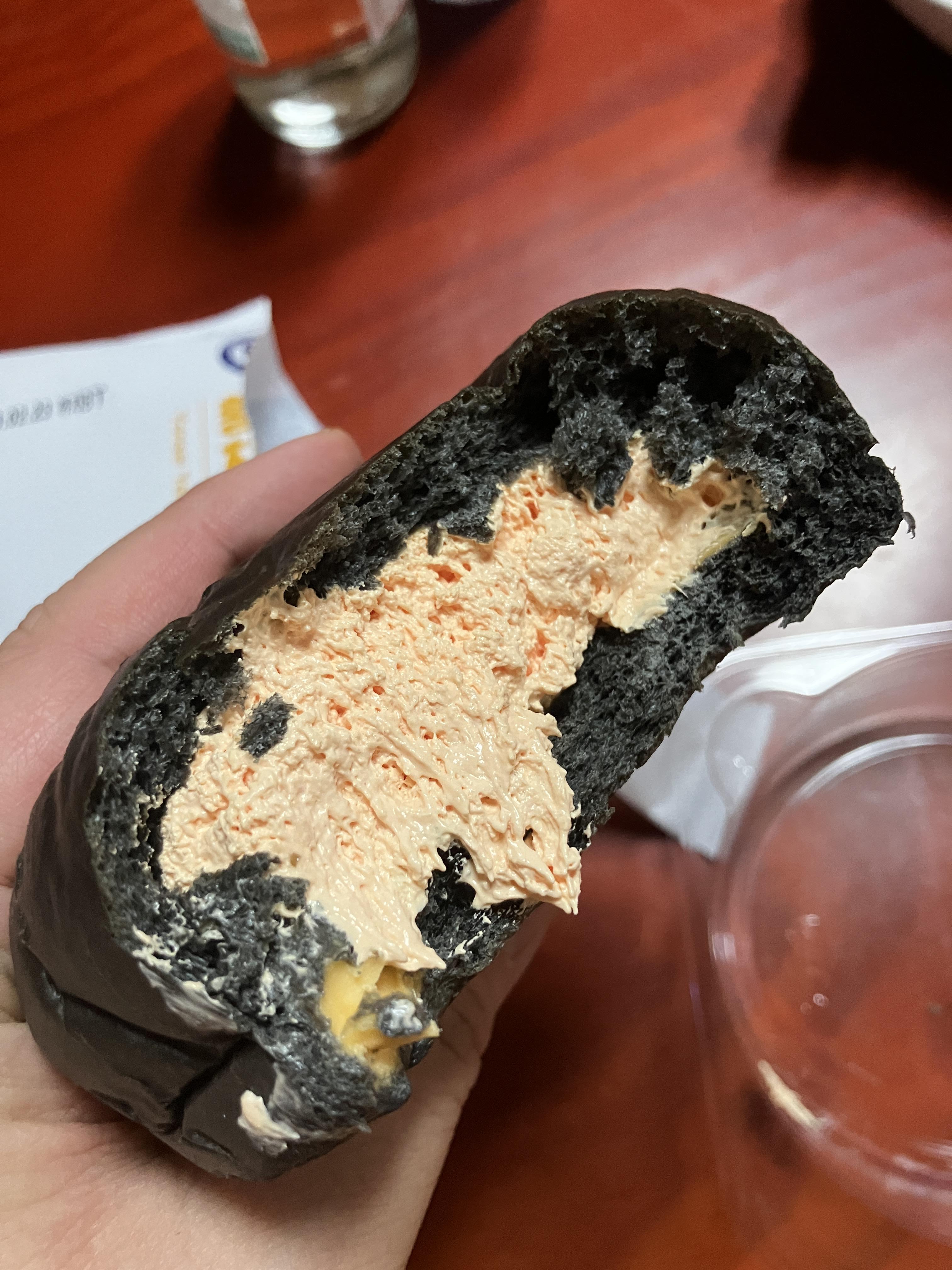 연세우유 황치즈생크림빵 내돈내먹 후기