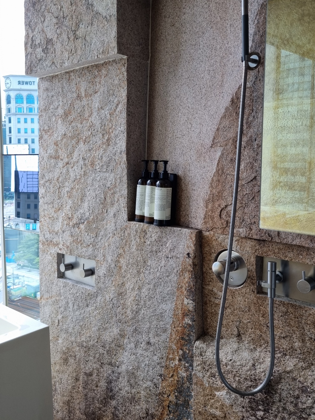 파크하얏트_샤워실