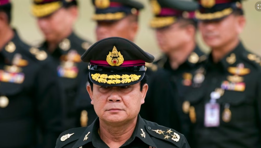 실질적으로 태국을 장악하고 있는 군부 세력