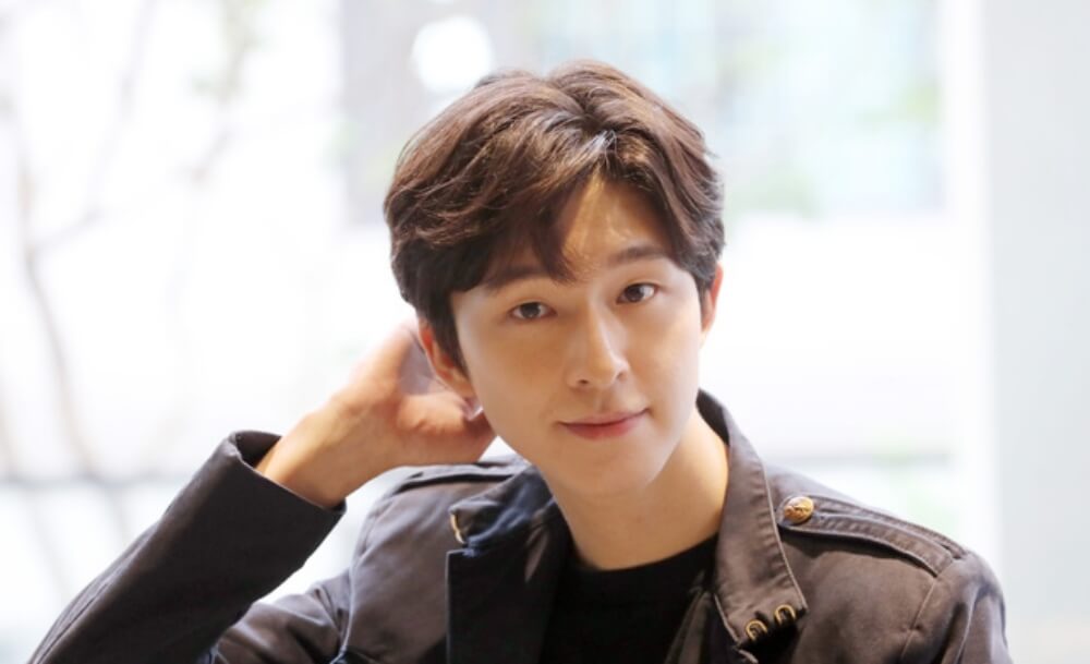 배우 홍경의 정면 모습