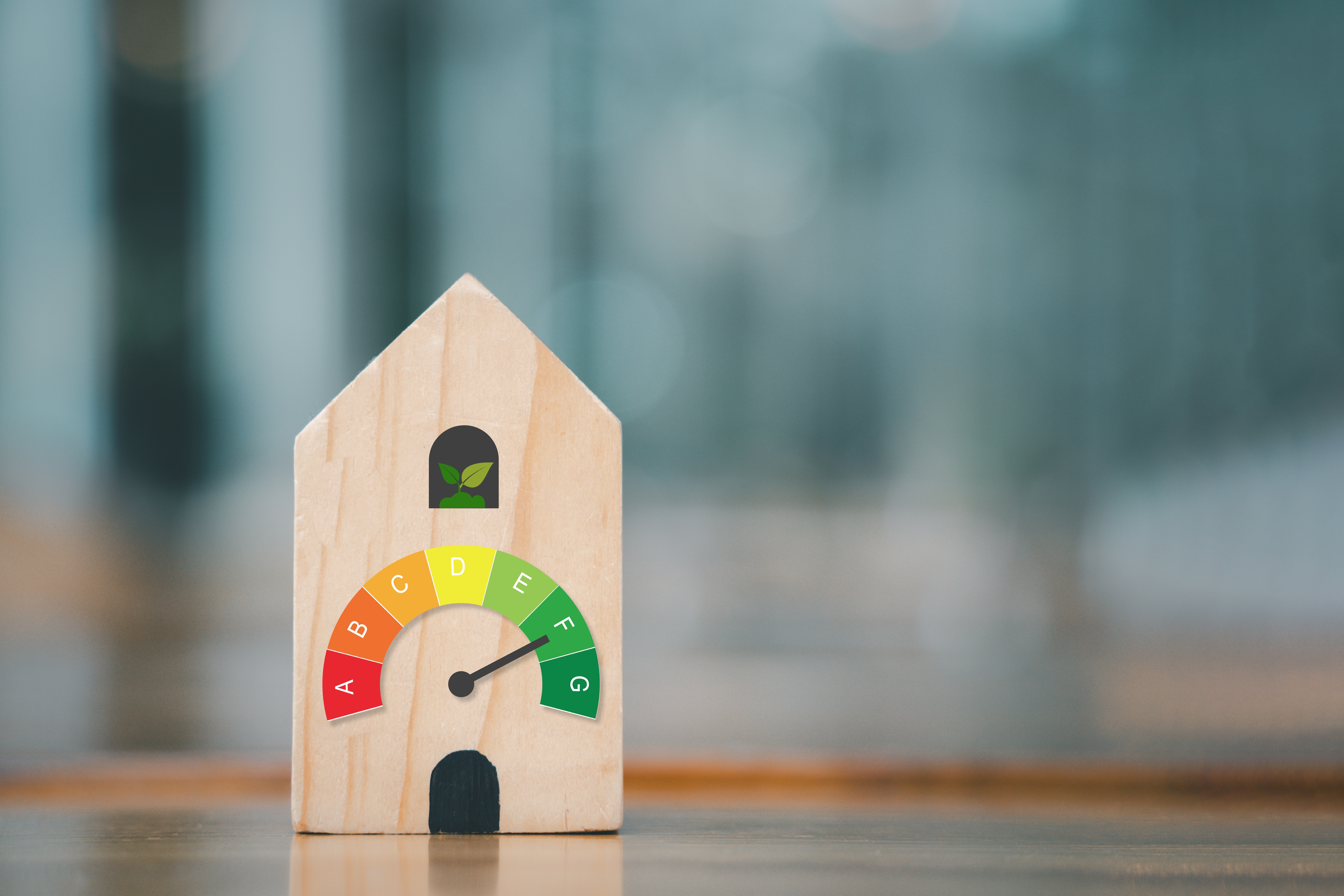 에너지 효율을 나타내는 주택 모형 이미지|전기·가스 요금 절감을 위한 2025년 에너지바우처 하절기 요금차감 안내