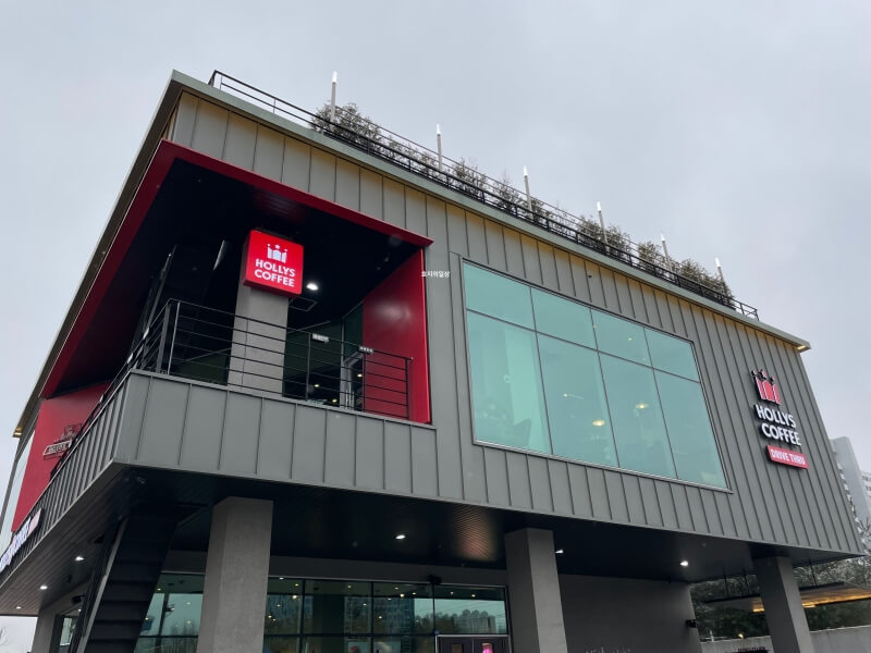 1번 국도 오산 카페 할리스 오산대역 DT점 - 매장 외관