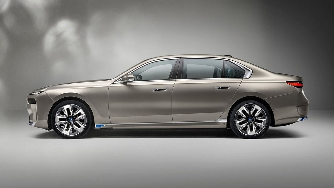 BMW i7