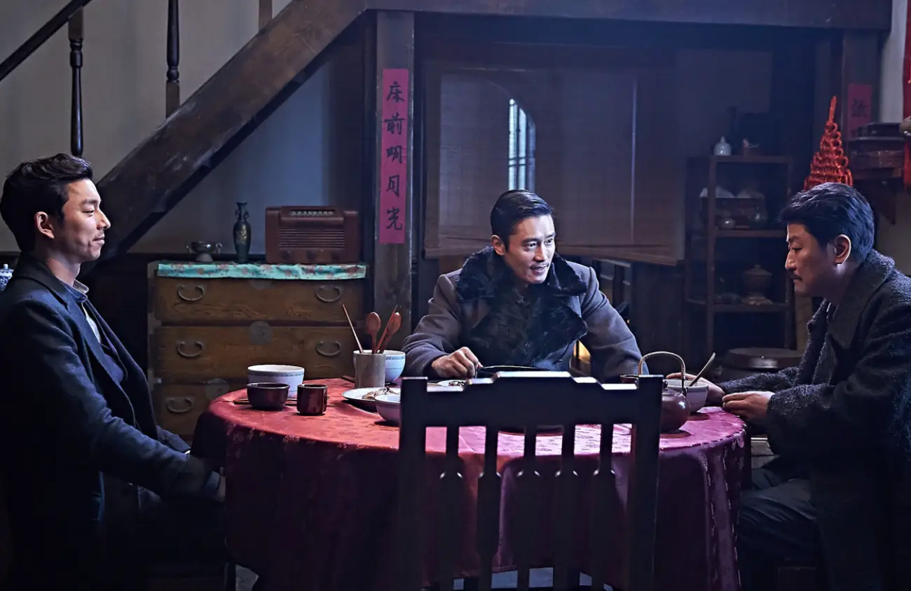 영화 밀정 명장면 이병헌 송강호 공유 술자리 치밀한 심리전