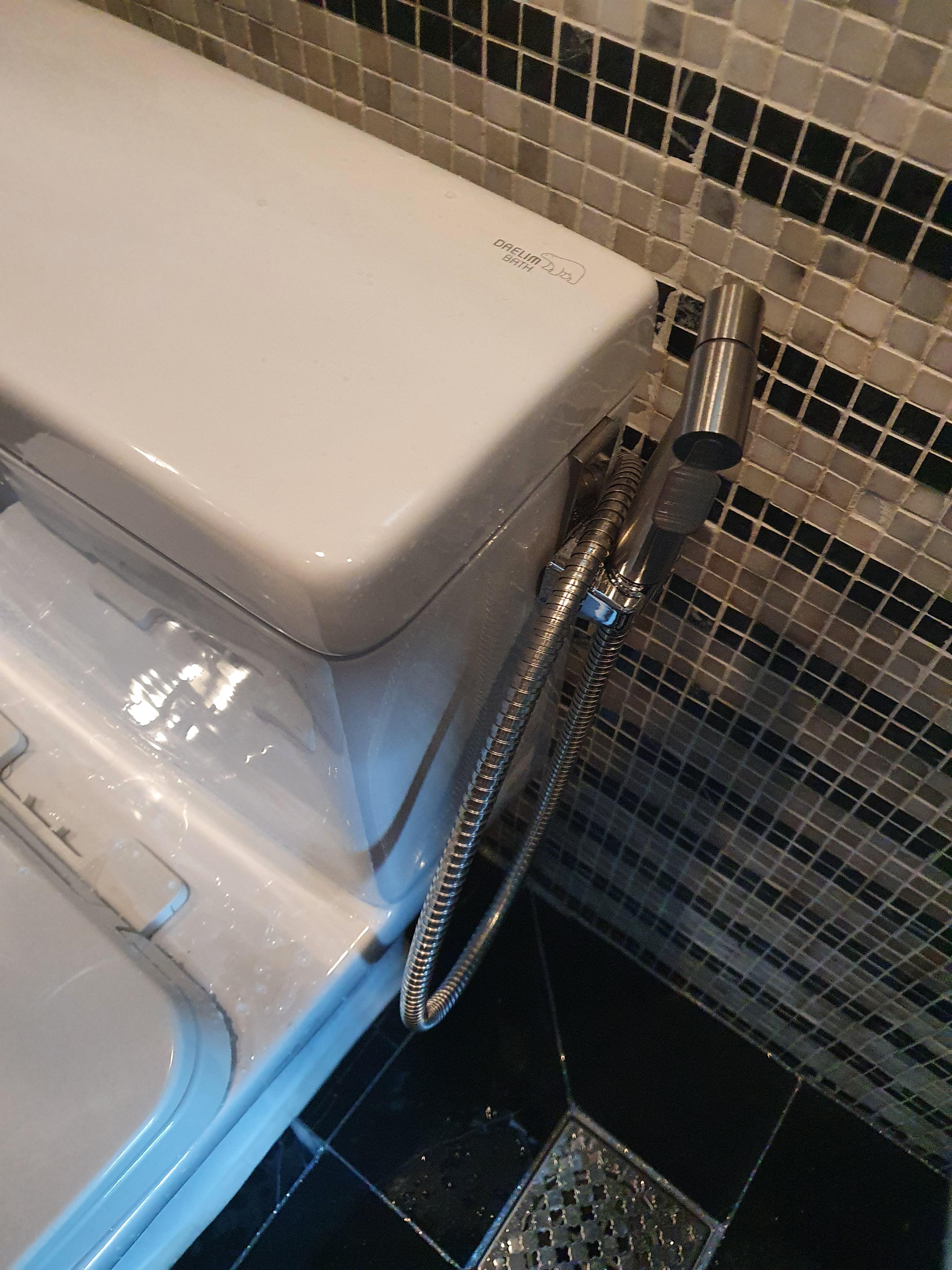 화장실용 샤워건 설치 완료