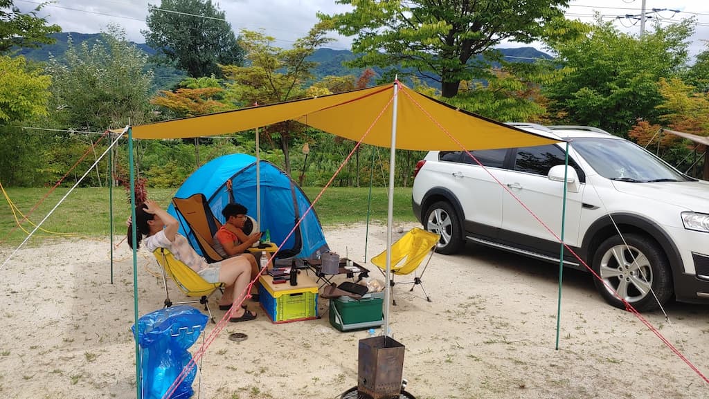 간편 모드로 캠핑을 즐기는 모습