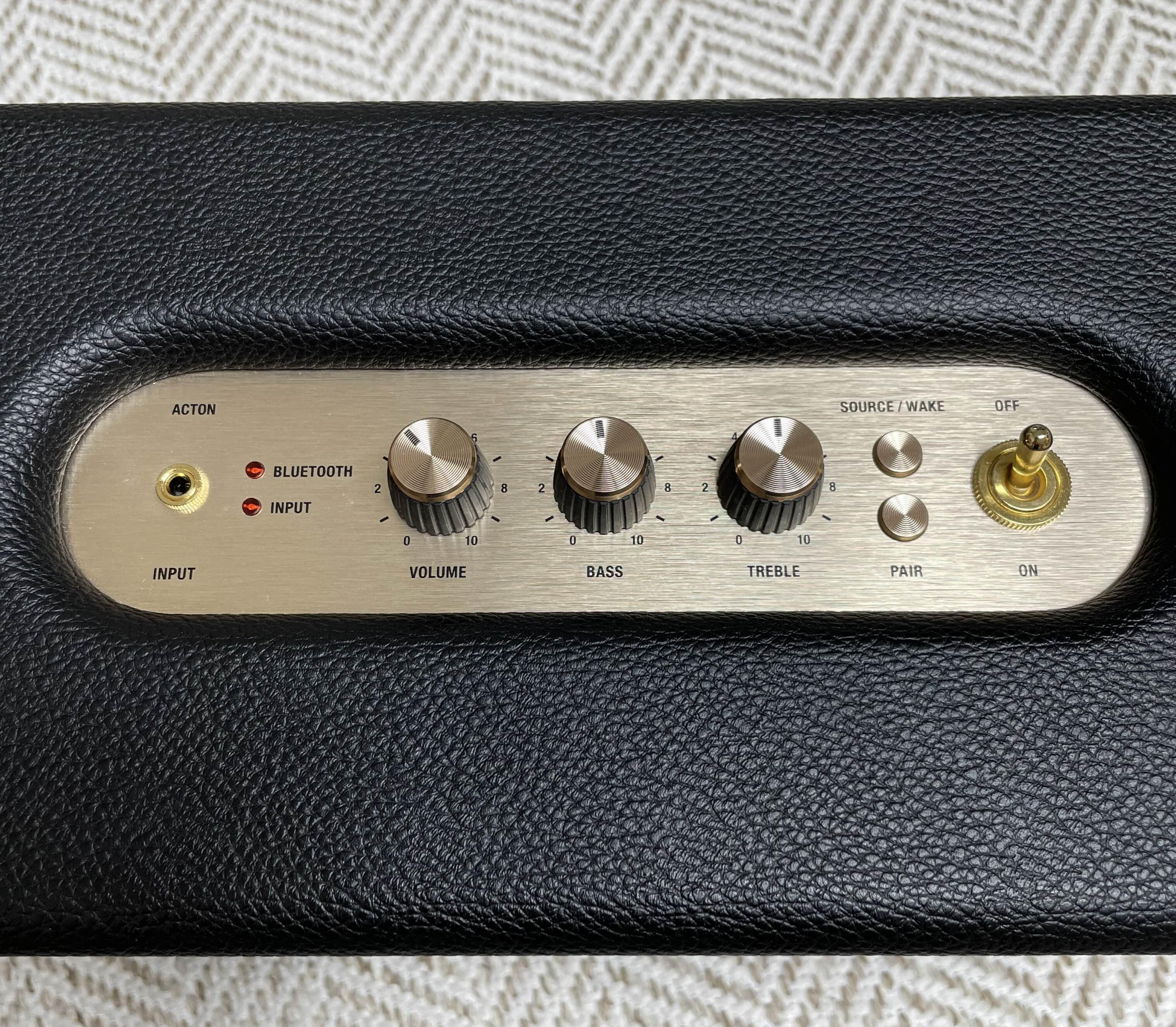 마샬 액톤1 조향장치
볼륨 버튼
BASS 저음 조절 버튼
TREBLE 고음 조절 버튼