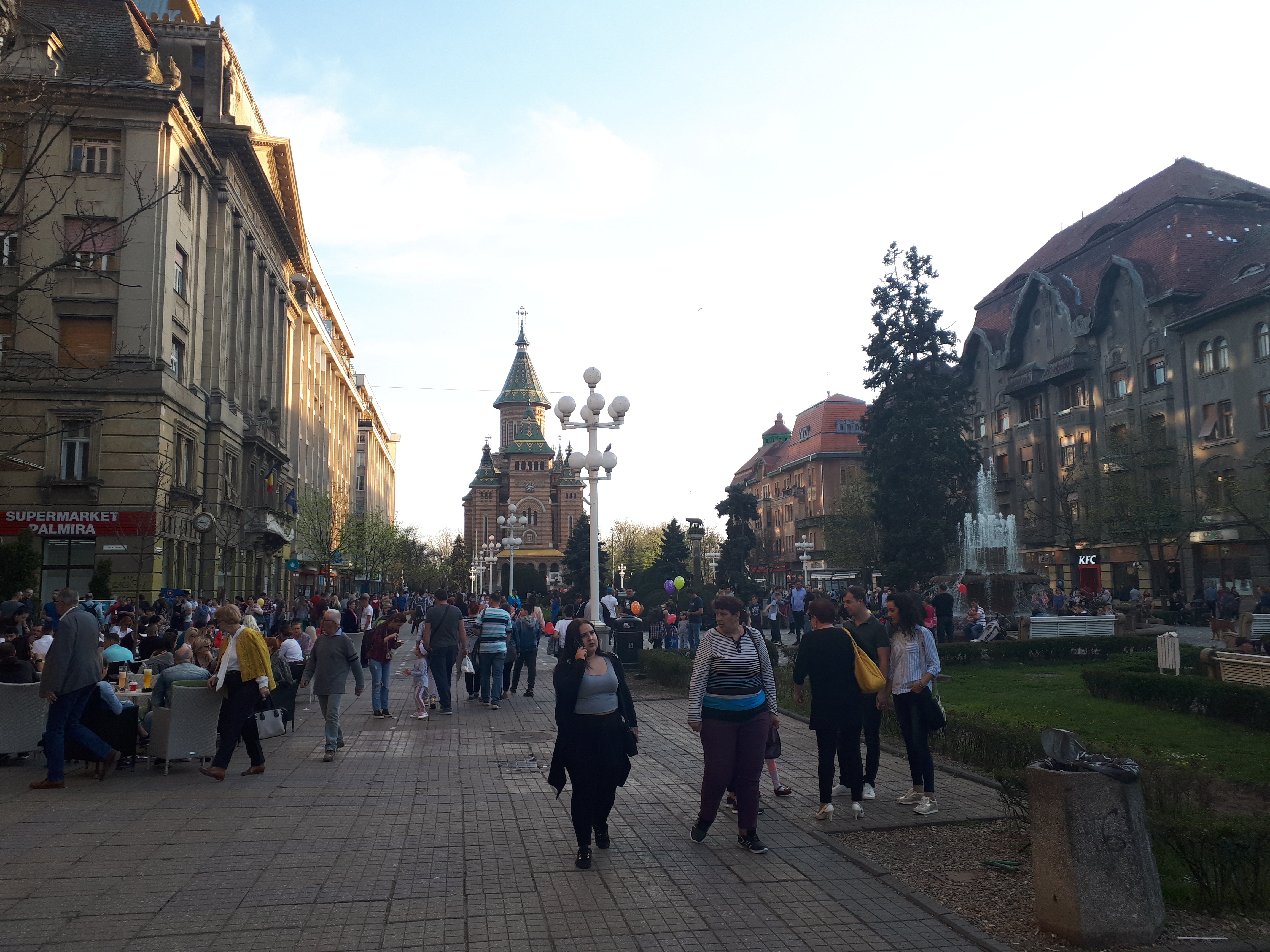 루마니아 티미쇼아라 정교회 대성당과 빅토리 광장