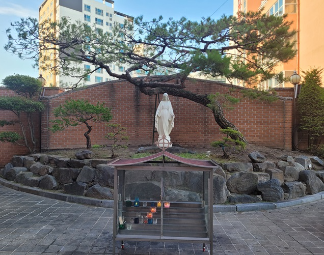 탄방동성당 성모동산