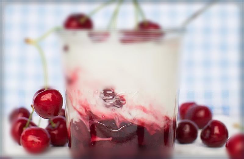 체리와 요거트 샐러드