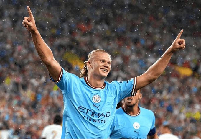 세레모니 중인 엘링 홀란